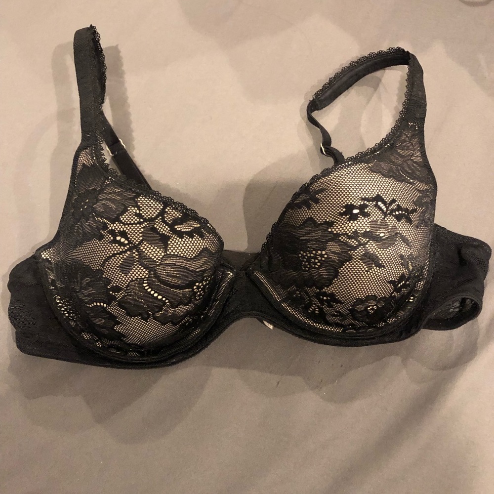 *DONATING SOON* VS Bra - Body by Victoria